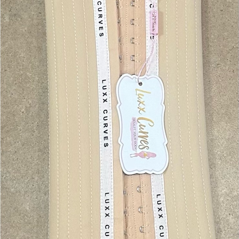 New in package Luxx Curves Beige waist trainer size small, long torso